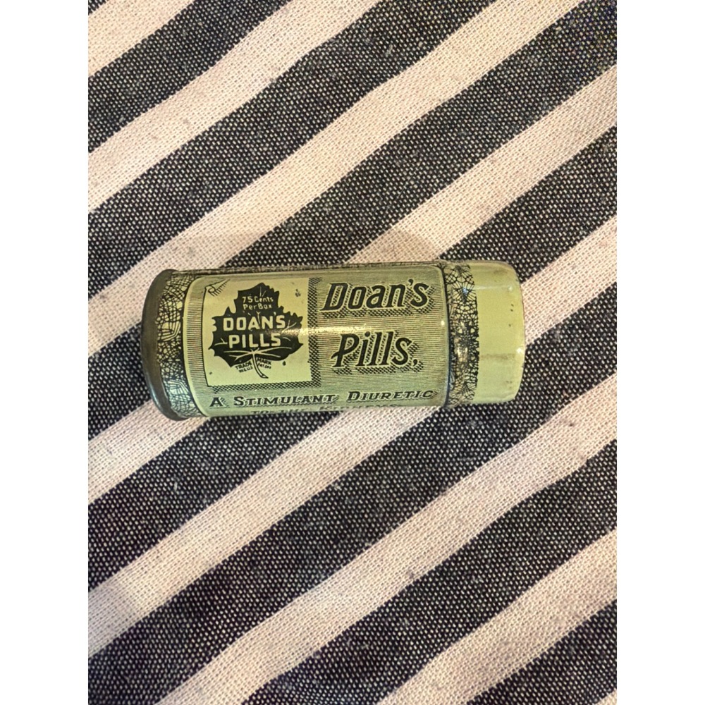 Vintage Doans Pills Tin Antique Apothecary Medical Collectible Green Metal Case